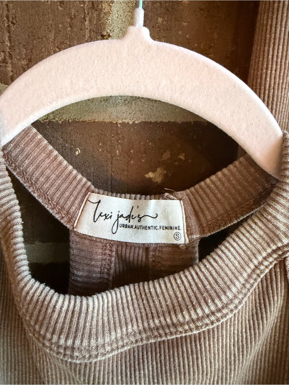 Lexi Jade’s High-Waist Wide-Leg Velvet Pants in Taupe Size Small - Picture 3 of 4
